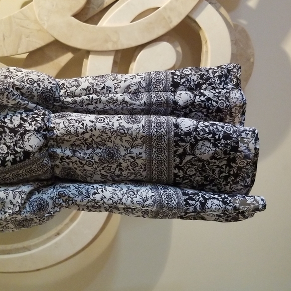 Small BCX Black White Floral Jumper - Picture 3 of 7